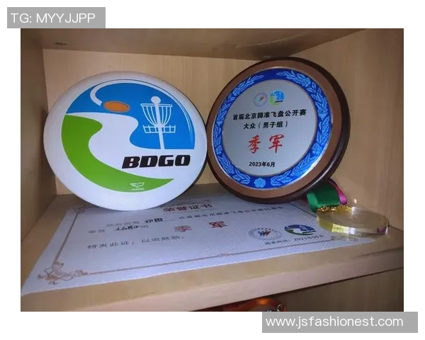 北京飞盘队在世界滑板锦标赛中以90分高居积分榜首位 北京飞盘队在世界滑板锦标赛中以90分高居积分榜首位